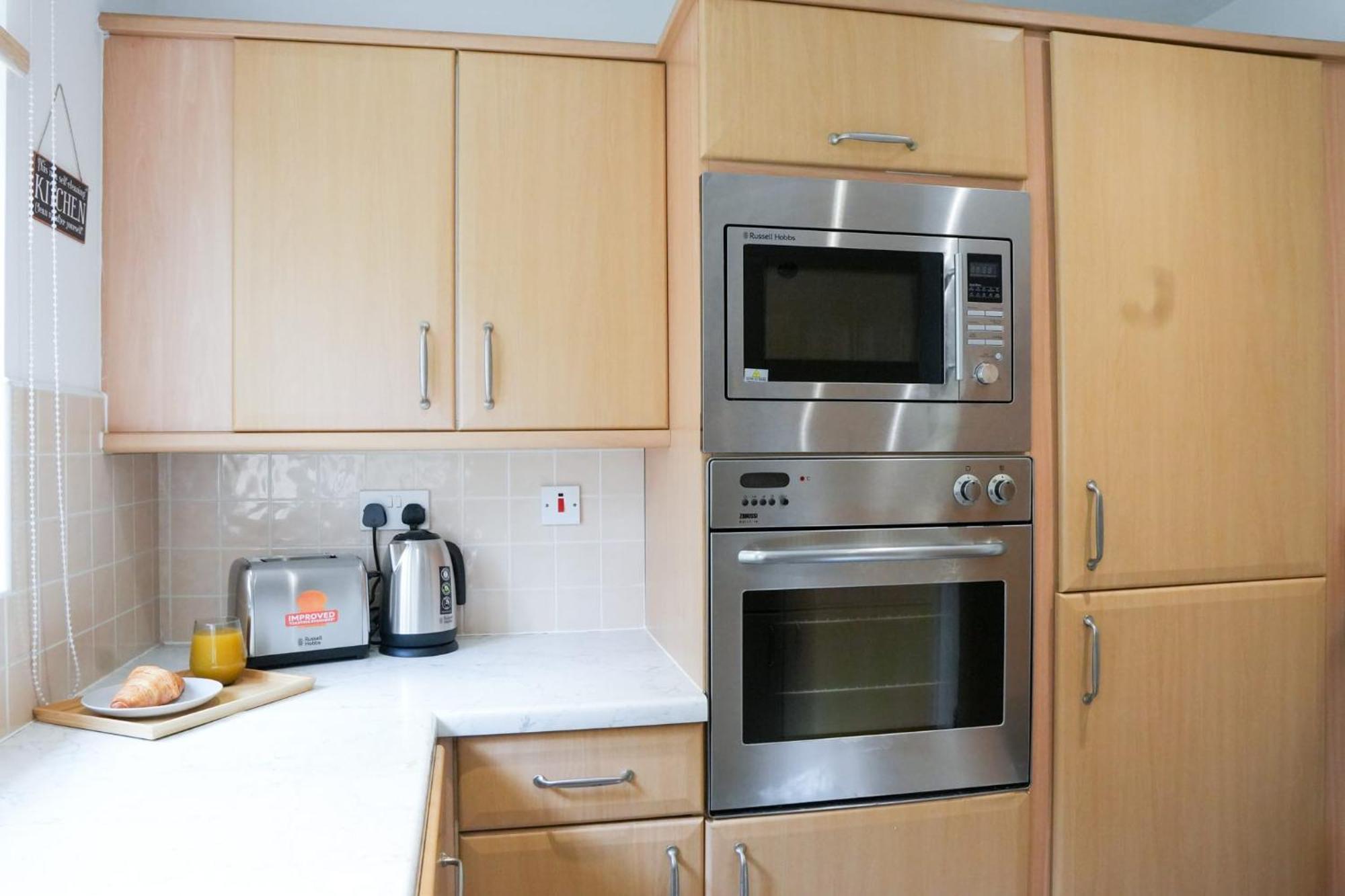 Whole 2-Bed Apartment - Contractors, Professionals, Ulez Free, Free Parking, B'Ham City 10Mins Birmingham Exterior foto