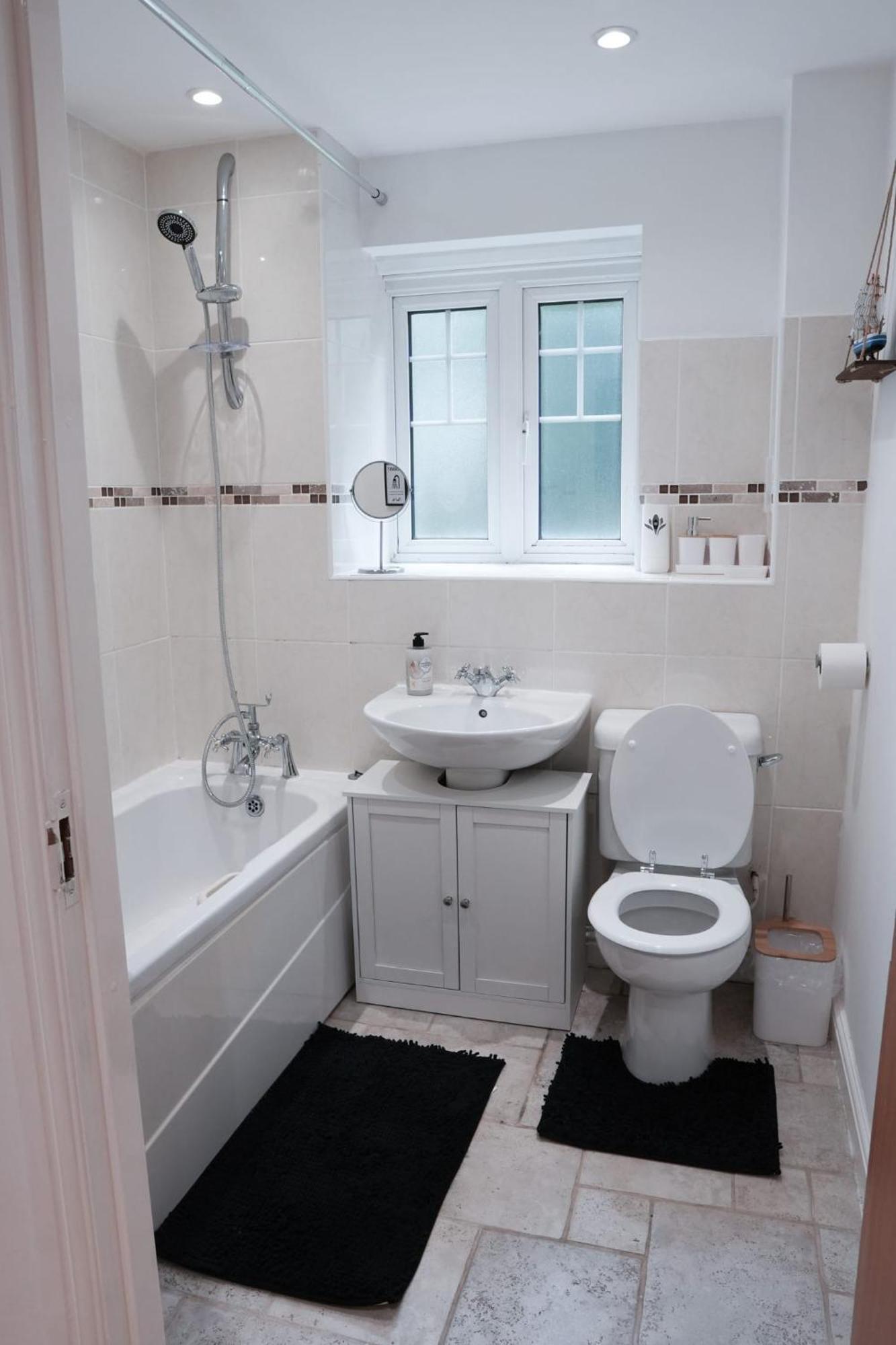 Whole 2-Bed Apartment - Contractors, Professionals, Ulez Free, Free Parking, B'Ham City 10Mins Birmingham Exterior foto